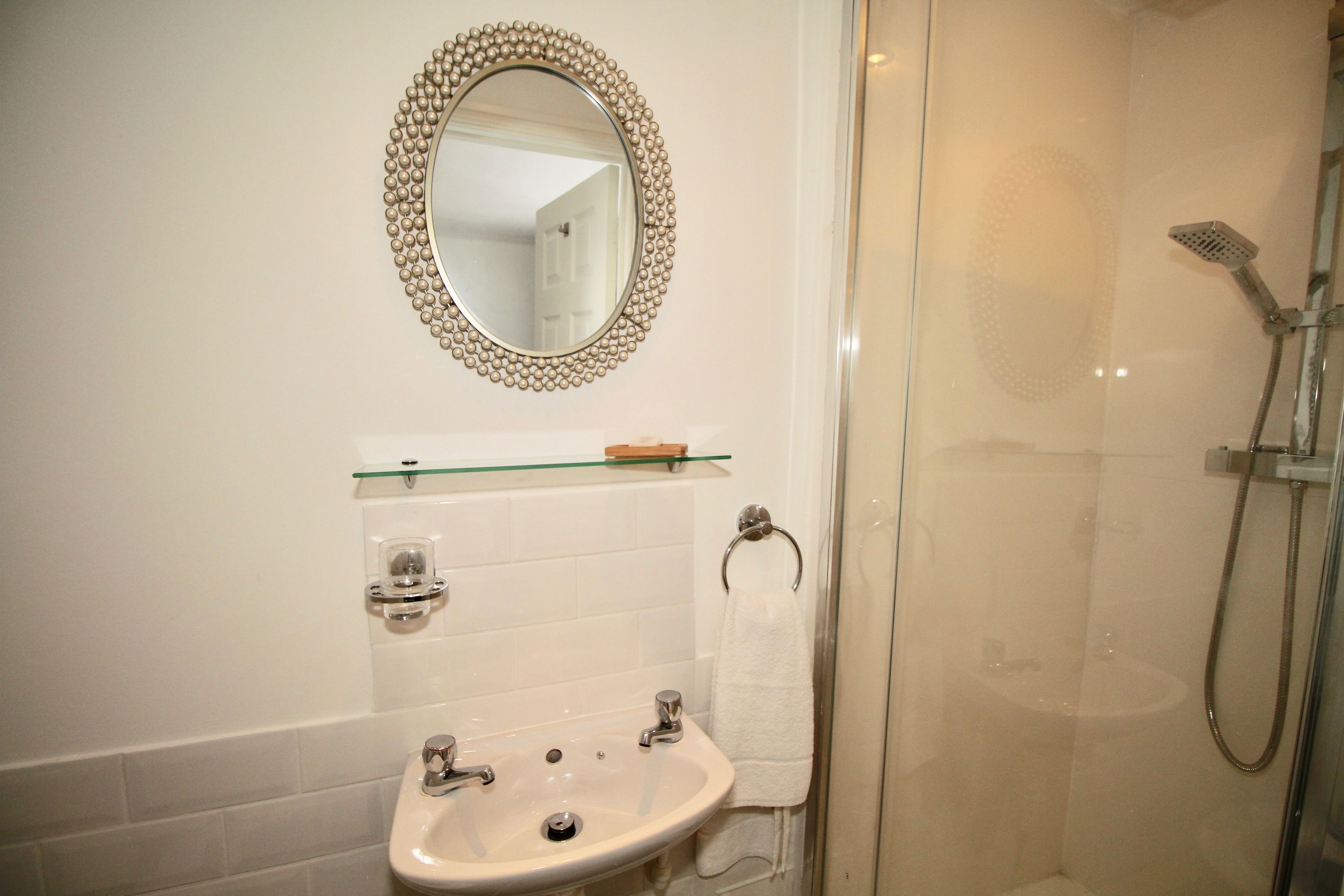 classic double room, 1 king bed | bathroom | combined shower/bathtub, deep-soaking bathtub, designer toiletries