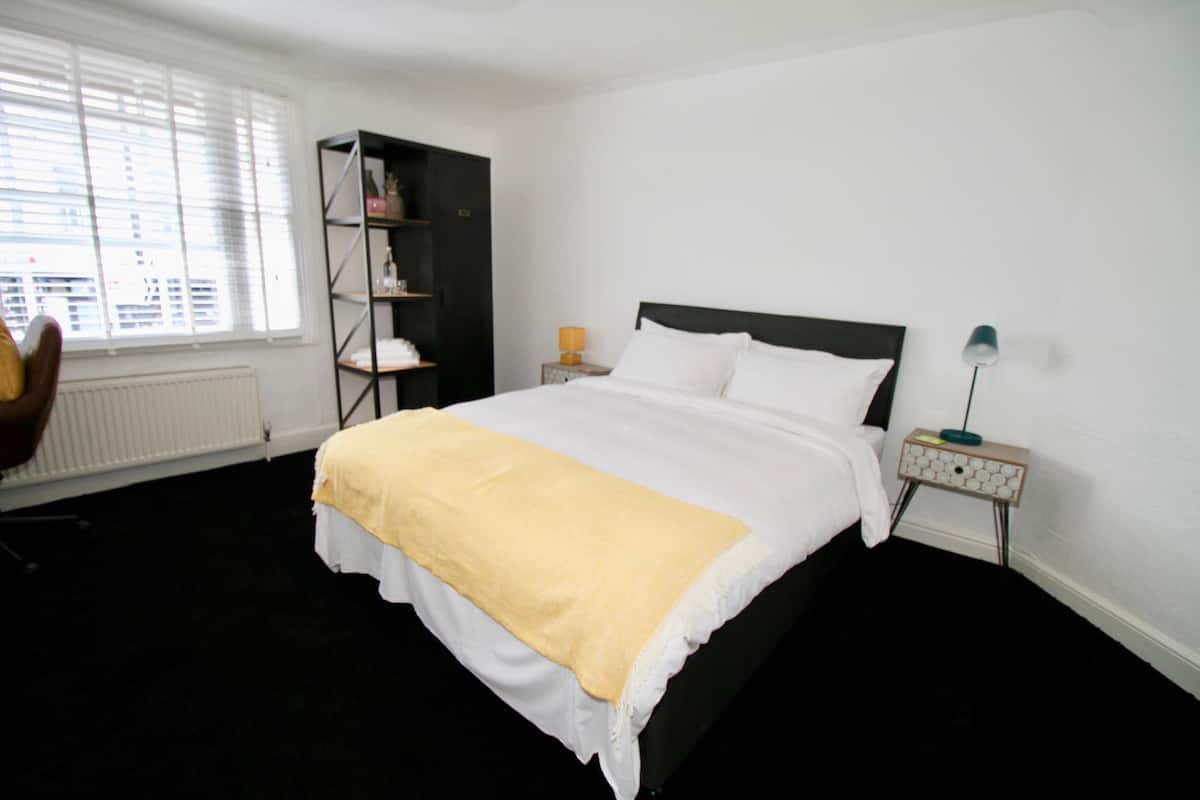 Egyptian cotton sheets, premium bedding, soundproofing
