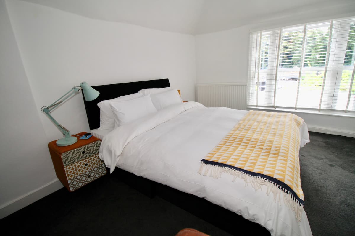 Habitación doble Deluxe, 1 cama King size | Sábanas de algodón egipcio y ropa de cama de alta calidad 