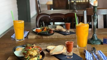 Frukost enligt egen beställning varje dag mot avgift