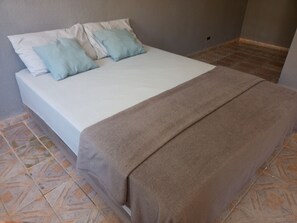 3 Schlafzimmer, Schreibtisch, kostenloses WLAN, Bettwäsche