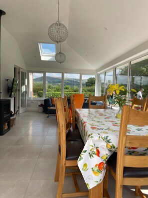 Dining - Bun na Sleibhte ( bottom of the mountains) majestic, idyllic mountain views (Kilgarvan)