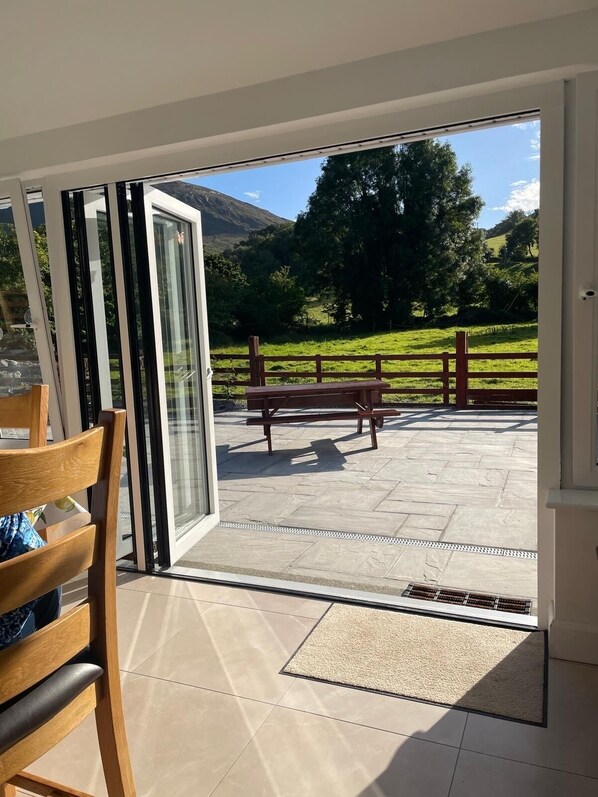 Interior - Bun na Sleibhte ( bottom of the mountains) majestic, idyllic mountain views (Kilgarvan)