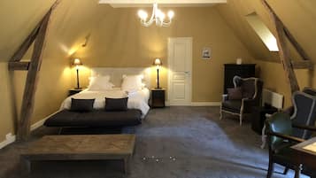 6 bedrooms, iron/ironing board, travel cot, free WiFi