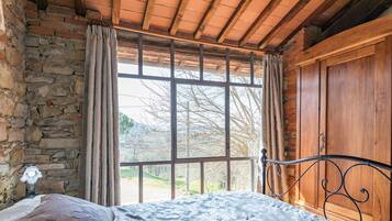 3 bedrooms, iron/ironing board, WiFi