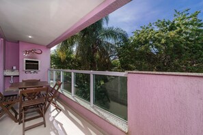 Apartment | Outdoor dining