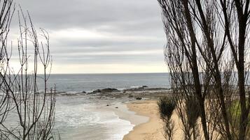Una spiaggia nelle vicinanze