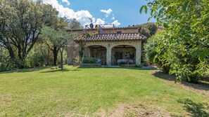 Exterior - Holiday in touch with nature, in a typical stone house surrounded by a large garden and panoramic se (Seggiano)