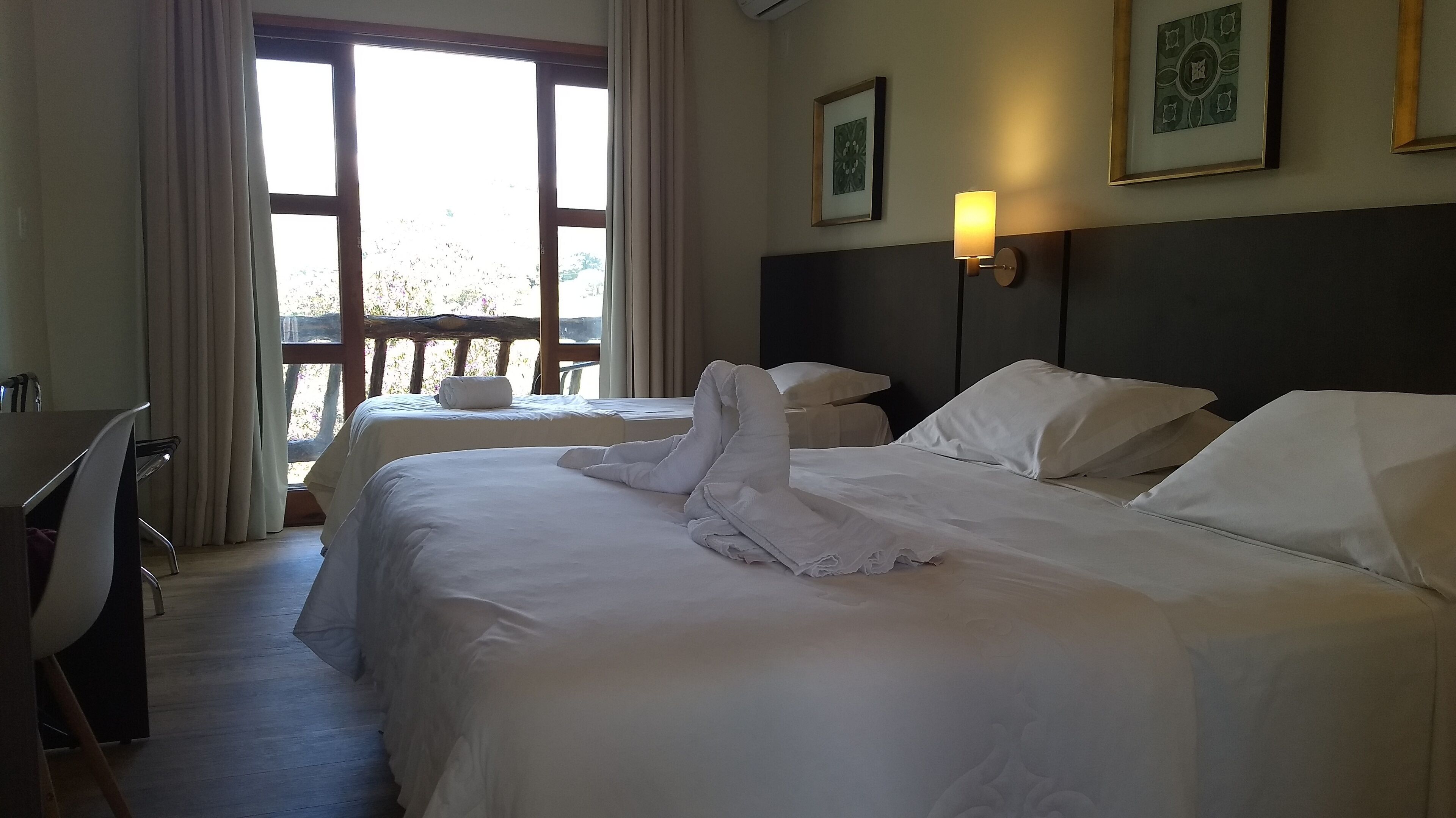 Triple Room | Minibar, desk, free WiFi, bed sheets