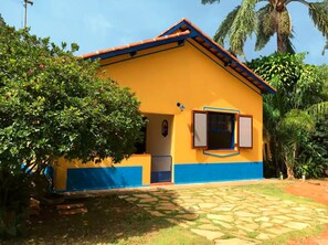 Family Room, 2 Bedrooms, Mountain View | Front of property