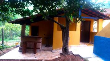 2 bedrooms, iron/ironing board, bed sheets