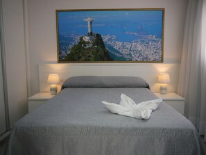 Romantische tweepersoonskamer, niet-roken, uitzicht op de stad (Cristo Redentor) | Een kluis op de kamer, verduisterende gordijnen