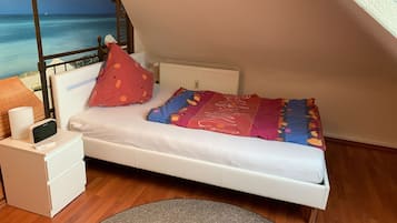 Apartment, 3 Bedrooms | 3 bedrooms, individually decorated, individually furnished