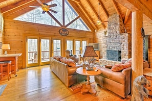 TV, fireplace, DVD player, ping pong - Lake Hartwell Lodge w/ Dock, Theater + Hot Tub! (Martin)