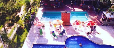 2 buitenzwembaden
