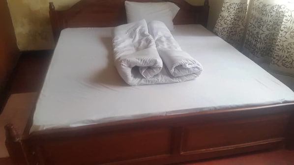 Escritorio, camas plegables/adicionales, wifi gratis y ropa de cama