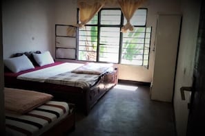 Escritorio, camas plegables/adicionales, wifi gratis y ropa de cama