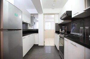 아파트 | 전용 주방 | 냉장고, 전자레인지, 오븐, 조리 도구/접시/주방 기구