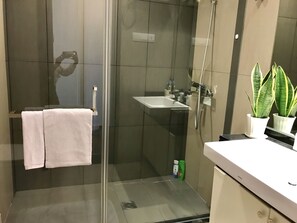 Bathroom - Jaan's Luxury Studio Apt @Lancaster Hanoi (Ha Noi)
