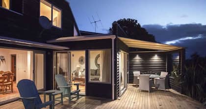 Chester Cottage Beachfront - direct ocean access