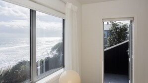 Interior - Oakura Beachfront Cottage Escape (Oakura)