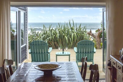 Oakura Beachfront Cottage Escape