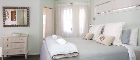 3 chambres, fer et planche à repasser, Wi-Fi, draps fournis