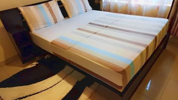 4 bedrooms, iron/ironing board, WiFi