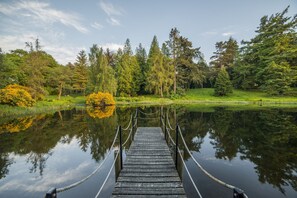 Property grounds - MacKenzie Cottage - Family Friendly Cottage on the Beautiful Blairquhan Estate (Maybole)