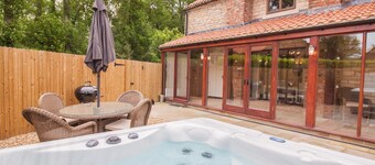 Rosedale Cottage | sleeps 4 - Hot Tub, Dog Friendly - 5* Gold Award