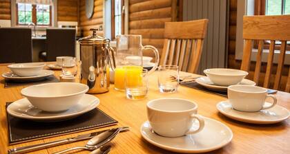 Woodpecker Lodge - lodge, joka nukkuu 4 vierasta 2 makuuhuoneessa