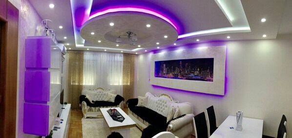 Apartment | Living area | Flat-screen TV