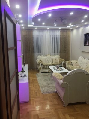 Apartment | Living area | Flat-screen TV