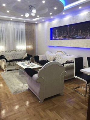 Apartment | Living area | Flat-screen TV