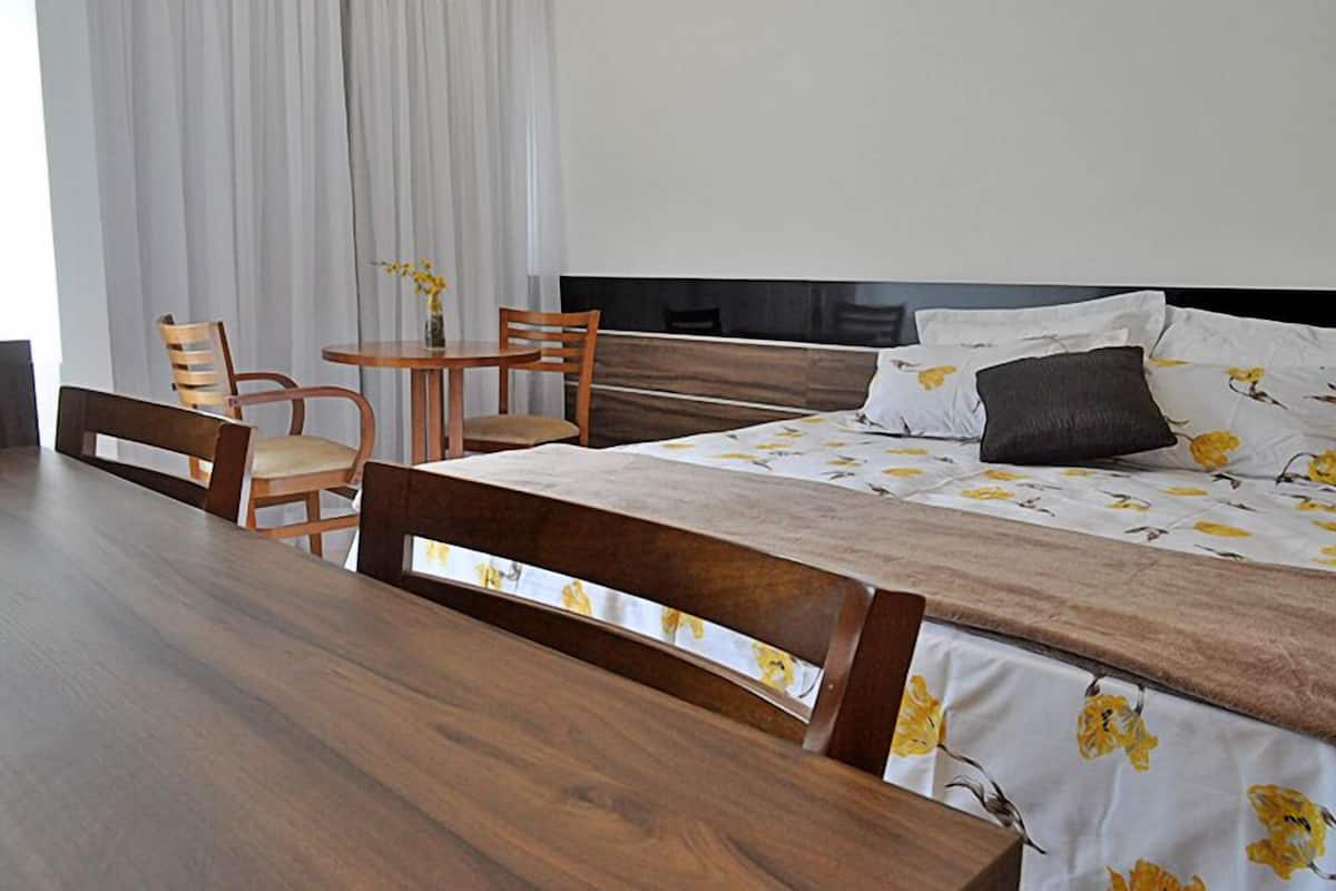 Deluxe studio | Een minibar, verduisterende gordijnen, gratis wifi, beddengoed