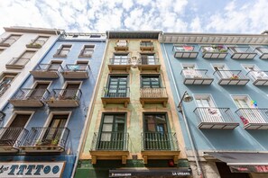 Exterior - In the heart of Pamplona, Plaza Navarrería. (Pamplona)