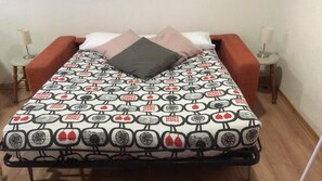 3 bedrooms, desk, iron/ironing board, travel crib
