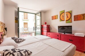 3 bedrooms, desk, iron/ironing board, travel cot - In the heart of Pamplona, Plaza Navarrería. (Pamplona)