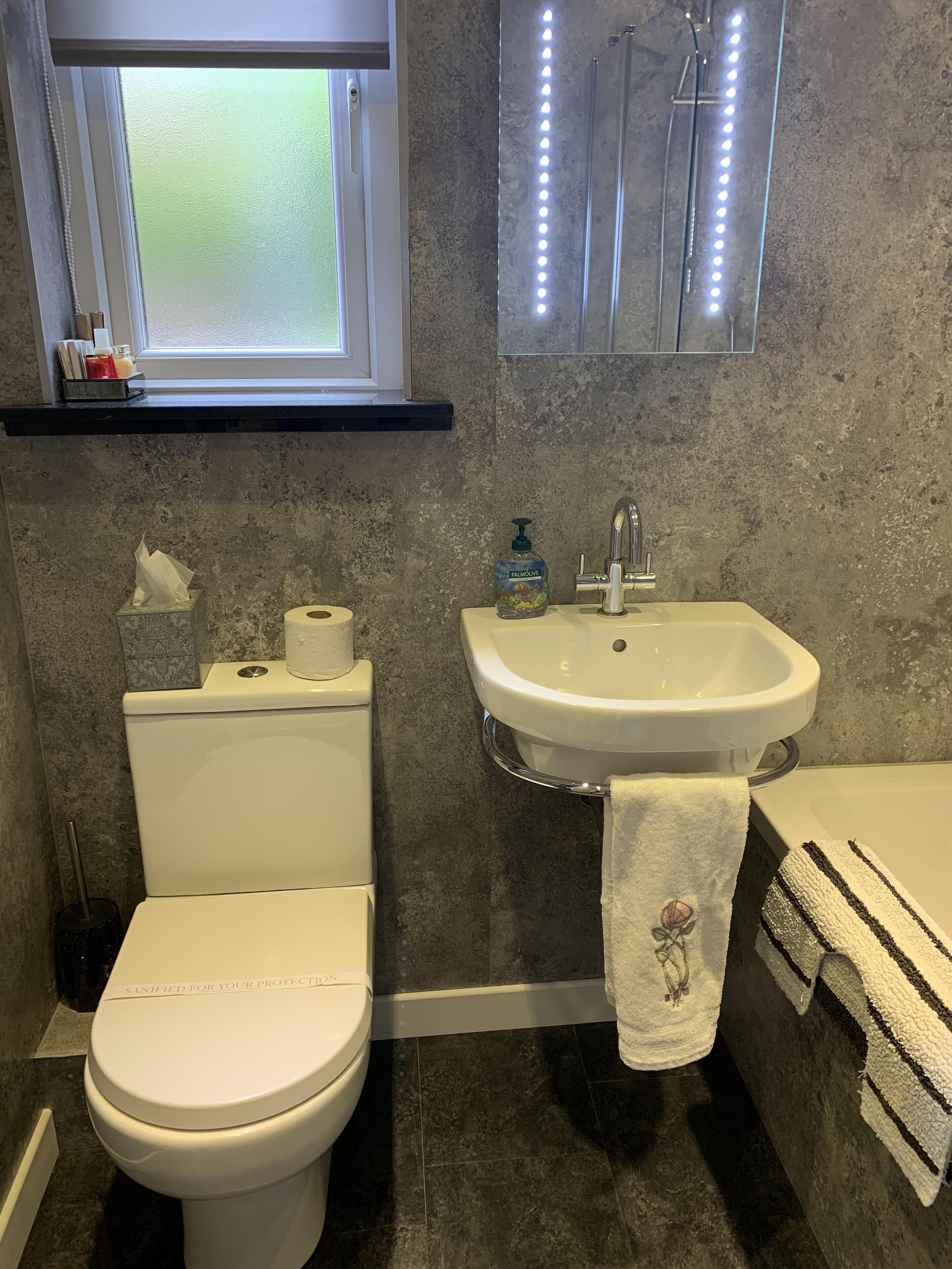 Modern Bathroom!
Even the Mirror has Bluetooth!