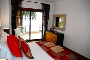 3 habitaciones, tabla de planchar con plancha y cuna de viaje 