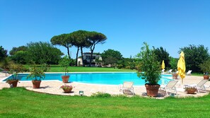 Piscine extérieure (ouverte en saison)