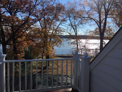 Mount Vernon riverfront 5kSF house w/10 beds, 5.5 baths, 6 bedrooms, 30 day min.