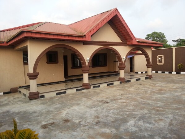 Front of property - Longe Villa (Lagos)