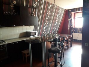 Fridge, microwave, oven - Apartment, nearby park (Vake-Saburtalo)