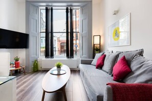 TV, offices - M03 - Bright Notting Hill Apartment By Portobello (London)
