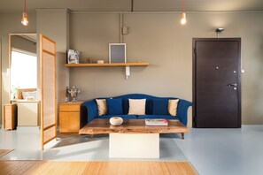 Smart TV, stereo, offices