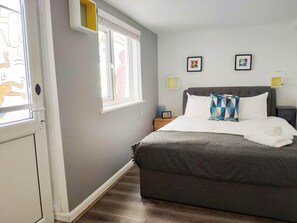 2 bedrooms, desk, iron/ironing board, travel cot