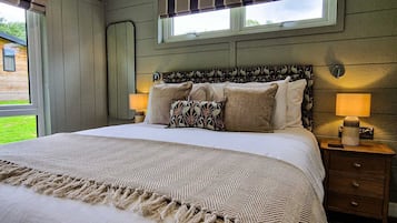 3 slaapkamers, een strijkplank/strijkijzer, gratis wifi, beddengoed