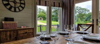 Sycamore Lodge | sleeps 6 - Hot Tub, Dog Friendly 5*