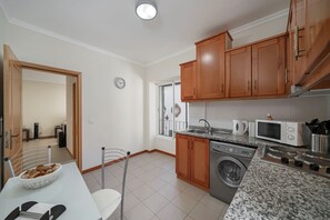 Kühlschrank, Mikrowelle, Ofen, Toaster